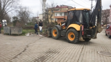 İlçemiz geneli hafriyat temizliği çalışmaları tamamlanırken, muhtelif noktalardaki çalışmalarımızı sürdürüyoruz.