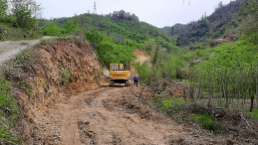 İlçemiz Kaynarca Mevkiinden başlayan ve Gelibolu Sokak üzerinden oluşturulması planlanan yol açma çalışmaları başladı. İlçemiz ve bölge sakinleri hemşerilerimize hayırlı uğurlu olsun.